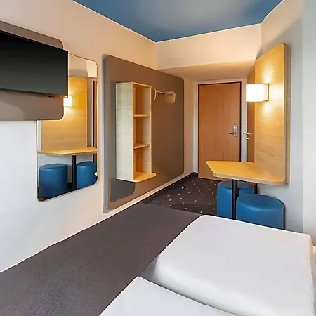 Frankfurt-hahn Airport 3*